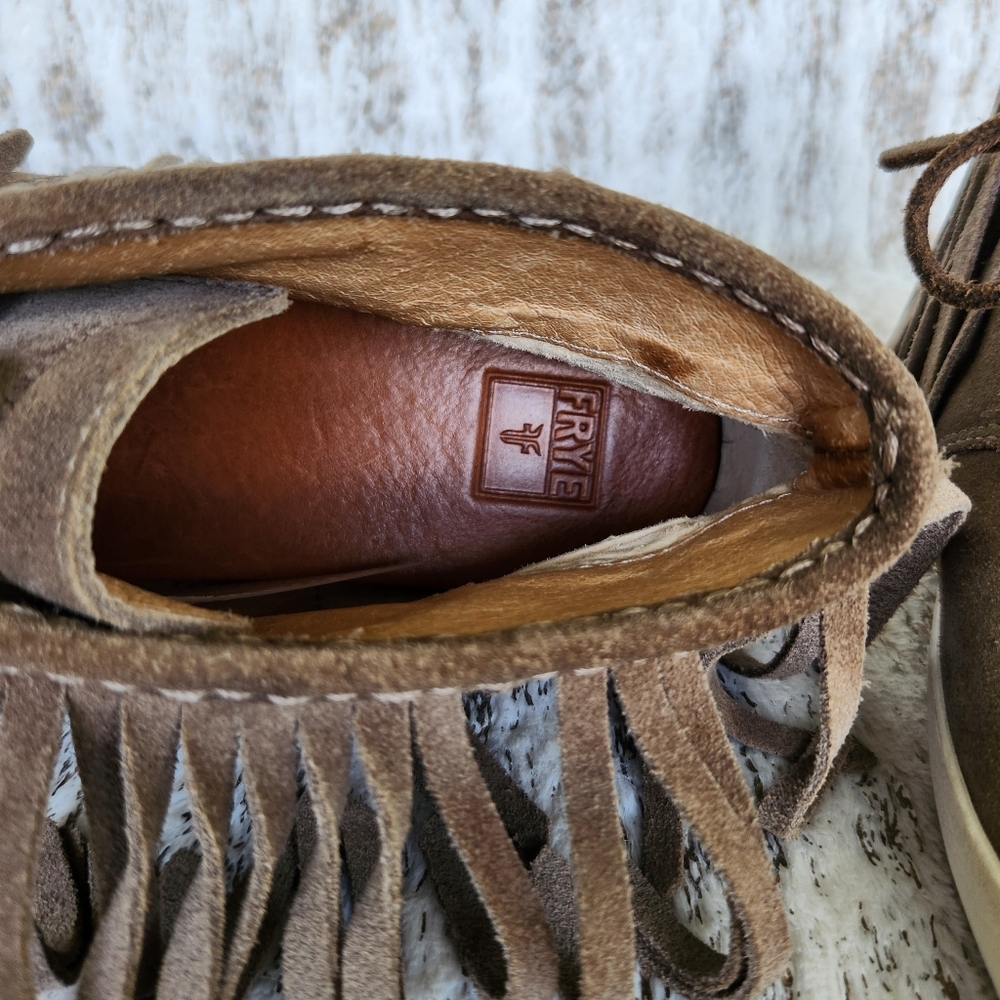 Frye "Dylan" Suede Fringed Moccasin Sneakers Taupe Tan Western | Women's Size 9 - Picture 9 of 12